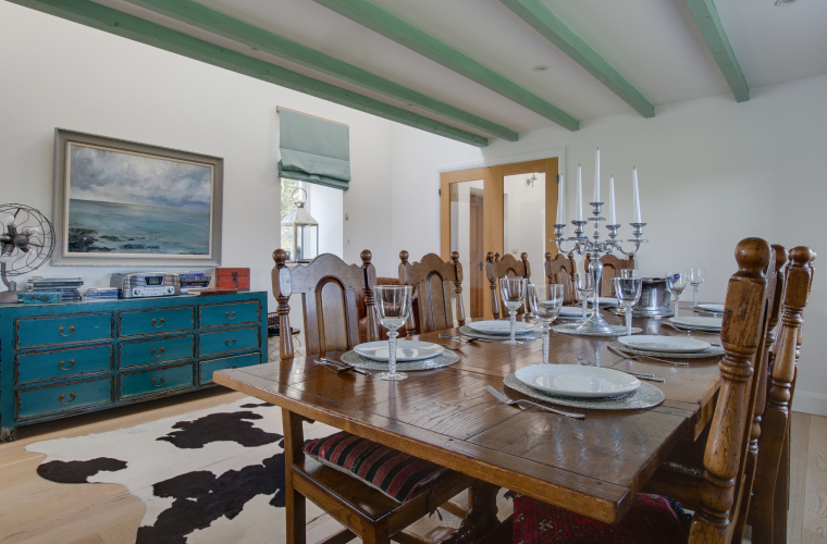 Hen Felin - dining table able to seat all guests